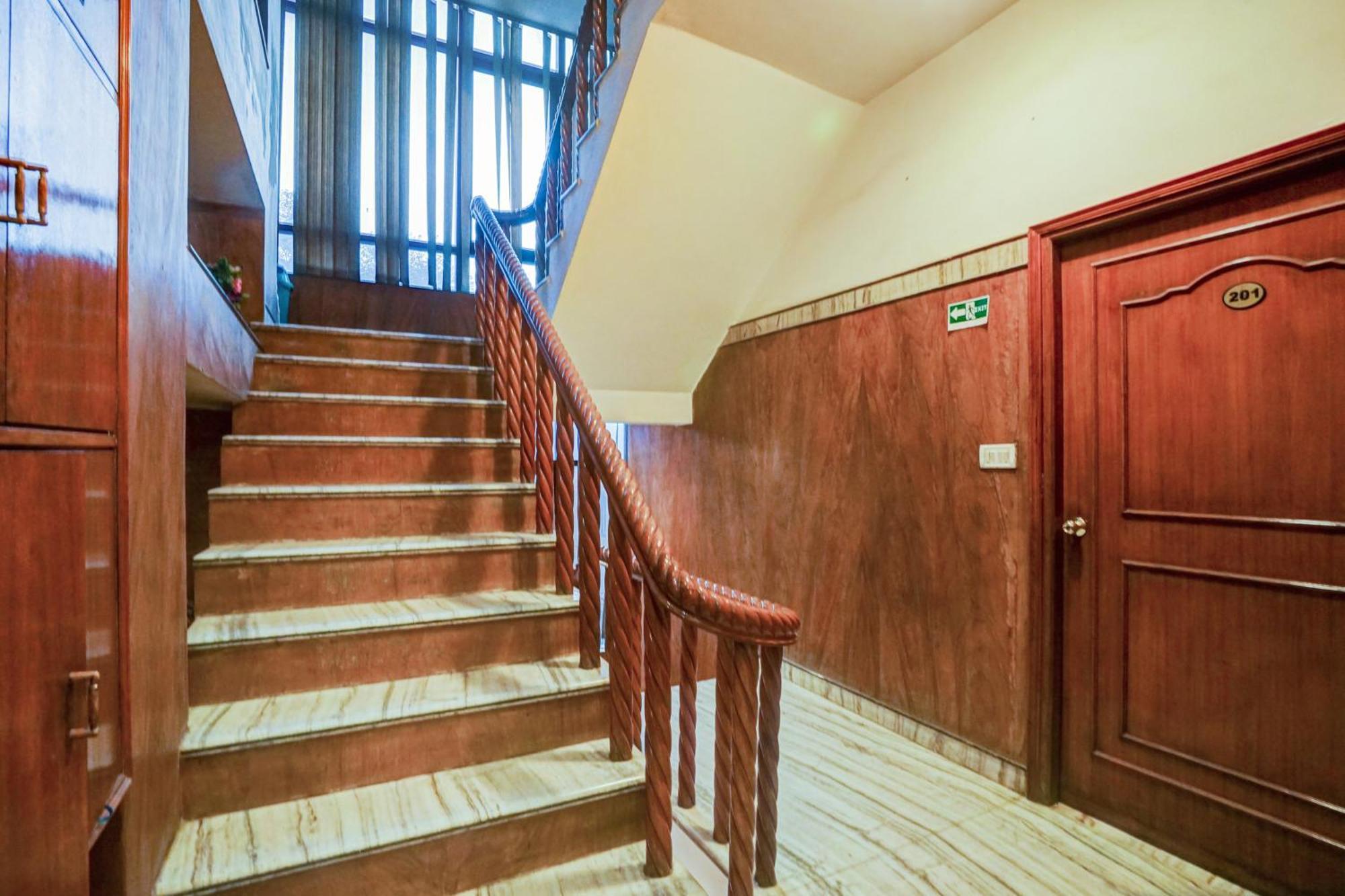 Super Hotel O Sansarchandra Road Formerly Luna Rosa Джайпур Екстериор снимка