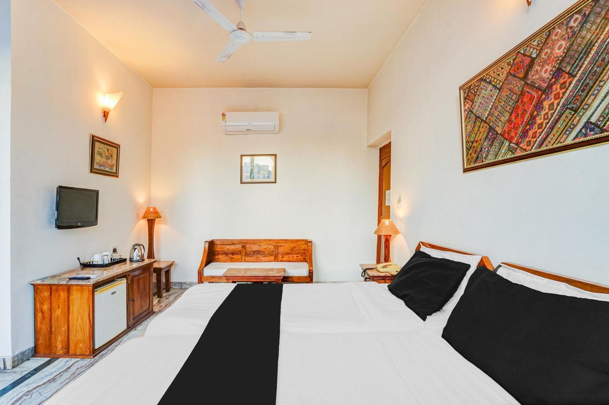 Super Hotel O Sansarchandra Road Formerly Luna Rosa Джайпур Екстериор снимка