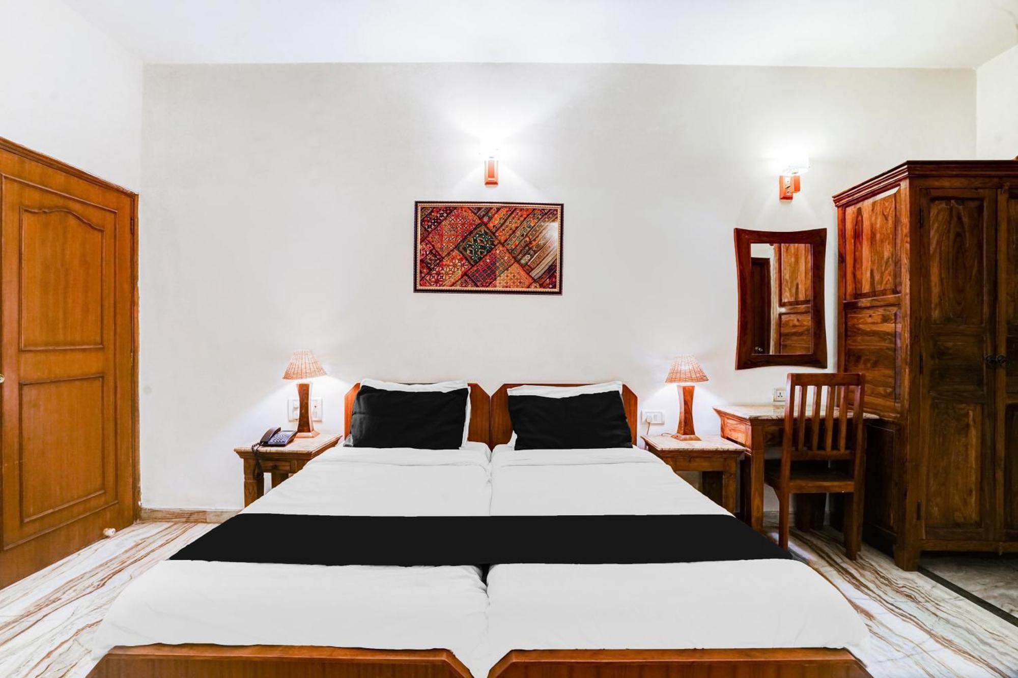 Super Hotel O Sansarchandra Road Formerly Luna Rosa Джайпур Екстериор снимка